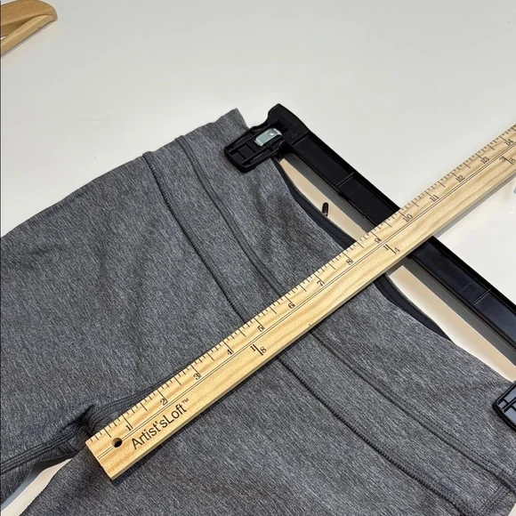 Lululemon Athletica Gray and Black Leggings with Streamlined Fit Size 6 - Picture 6 of 9